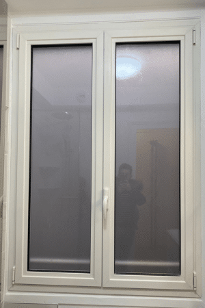 Pose d'une fenêtre opaque de salle de bain Le Raincy