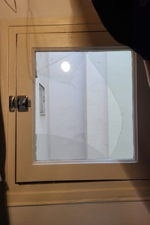 Remplacement d'une vitre cassée Montreuil