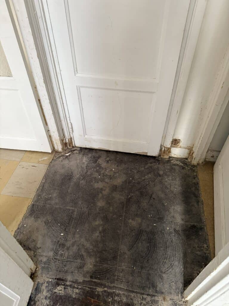 etat-couloir-degrade-avant-renovation