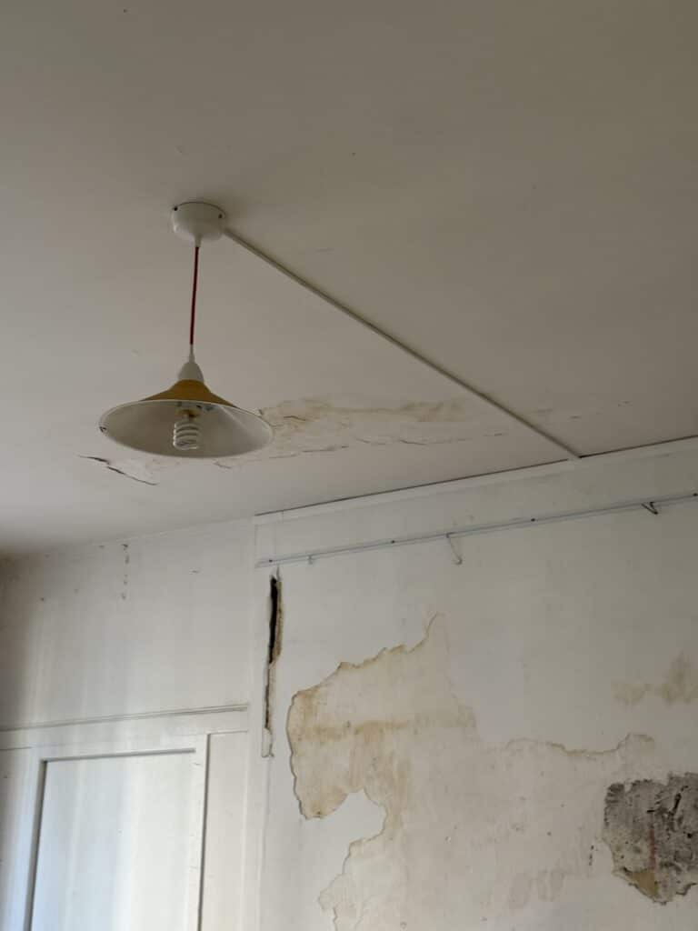 etat-mur-et-plafond-avant-renovation